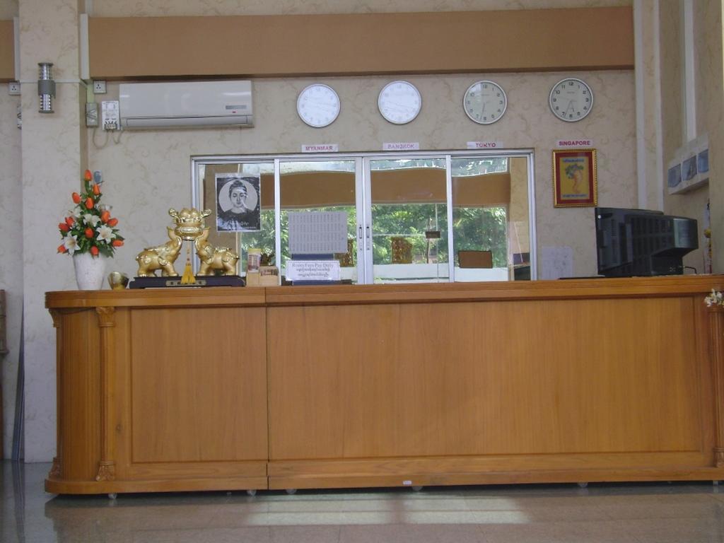 Royal Boss Hotel Yangon Esterno foto