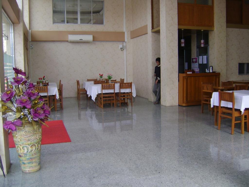 Royal Boss Hotel Yangon Esterno foto