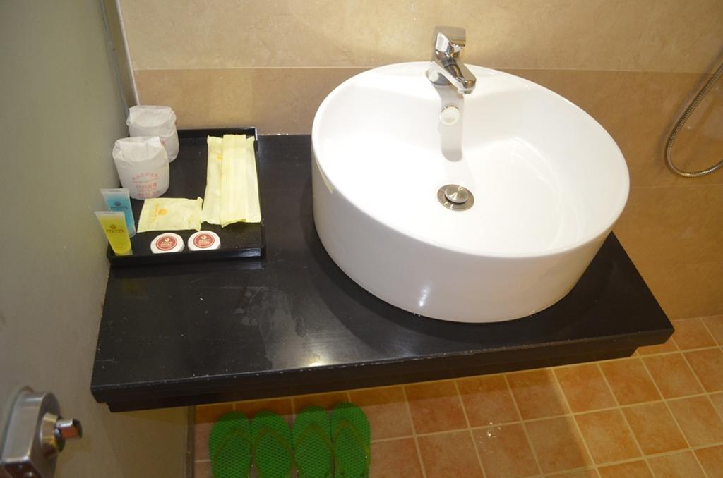 Royal Boss Hotel Yangon Esterno foto