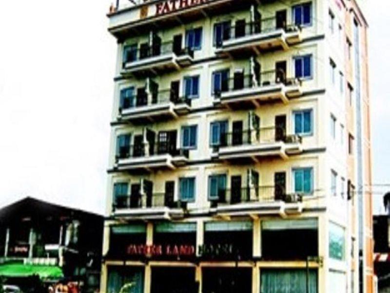 Royal Boss Hotel Yangon Esterno foto